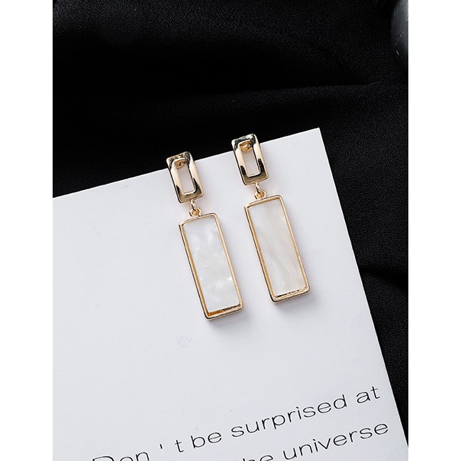 LRC Anting Tusuk Fashion Golden Geometric Shape Rectangular Shell Studs D59690