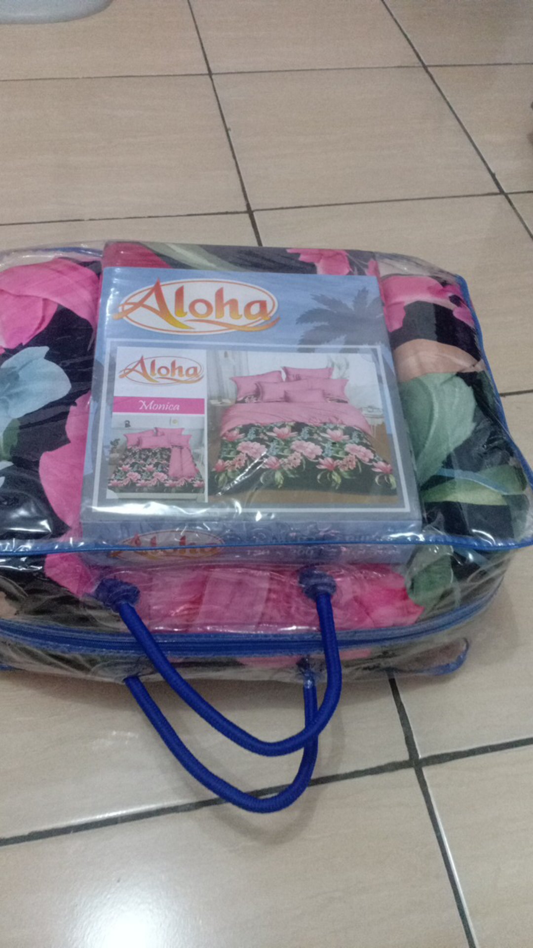 Bedcover Aloha Uk. King (180x200)cm & Uk. Queen (160x200)cm Motif Bunga Nuansa Merah Pink Ungu