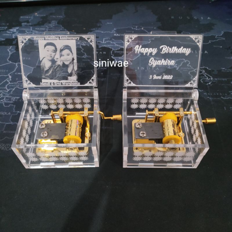 Custom Kotak Musik Akrilik Kecil Manual Music Box Acrylic Grafir Wajah Hadiah Ulang Tahun Kado Unik dan Romantis Pernikahan Wisuda Kenangan Sahabat Pacar Ibu Bapak Guru