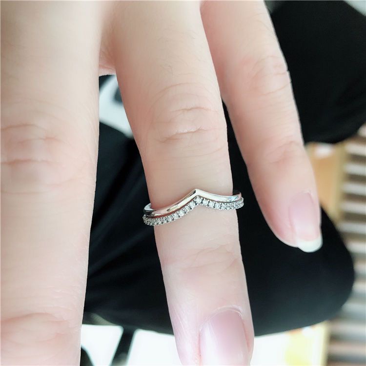 Pandora Cincin 925 Silver Bentuk V Aksen Kubik Zirkonia Berlian Untuk Hadiah Pernikahan