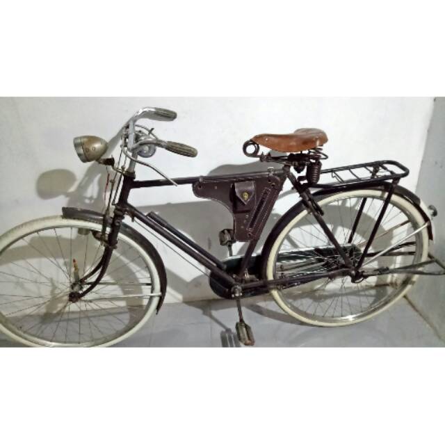 Sepeda ontel tua klasik antik