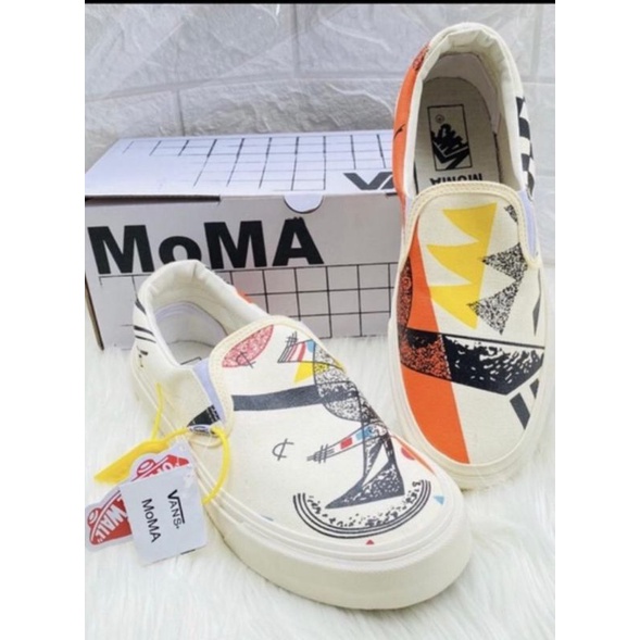 SEPATU SNEAKER SLIP ON BNIB MOMA FREE PAPERBACK