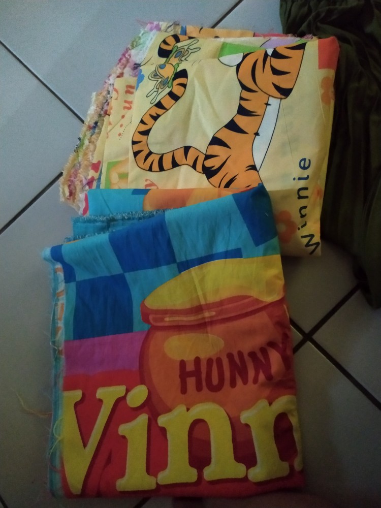 Kain Seprei Meteran Motif Bunga Mawar