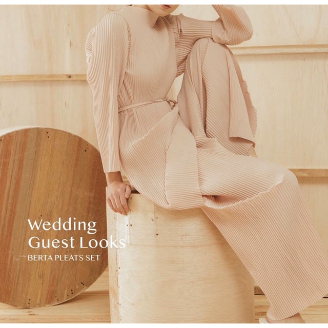 Goulding Official Berta Pleats Set in Dark Choco