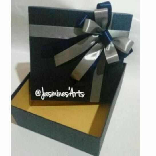 

Kotak Kado 30X30T10, 30X27T17/Gift Box Kotak Kado/ Kotak Hadiah / Kotak Kado Gift Box