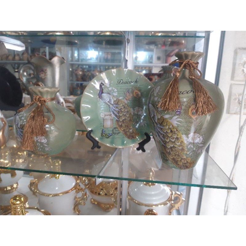 Pajangan lemari cantik. Di jual isi lemari bahan keramik. Vas kembang. Pot kembang