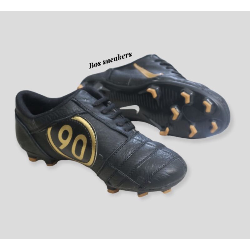 Sepatu bola kulit premium t90 terbaru hitam emas/sepatu kulit/sepatu bola termurah