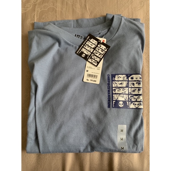 KAOS UNIQLO X ONE PIECE STRAWHATS PIRATE CREW BLUE ukuran M