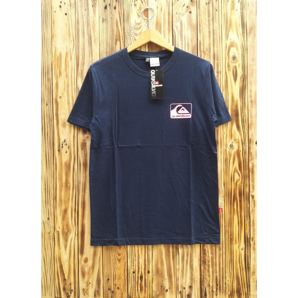 terbaik kaos/t shirt quiksilver logo kecil di dada  ..