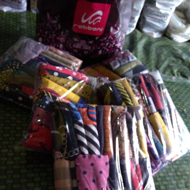 HIJAB SALE / RIJEKAN / SEGI EMPAT MOTIF / COD