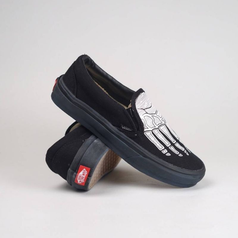 VANS SLIP ON SKELETON BLACK