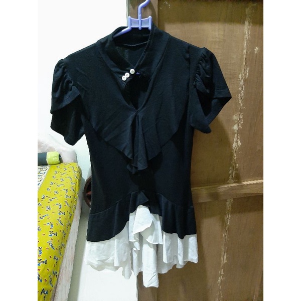 PRELOVED baju atasan hitam putih model mermaid