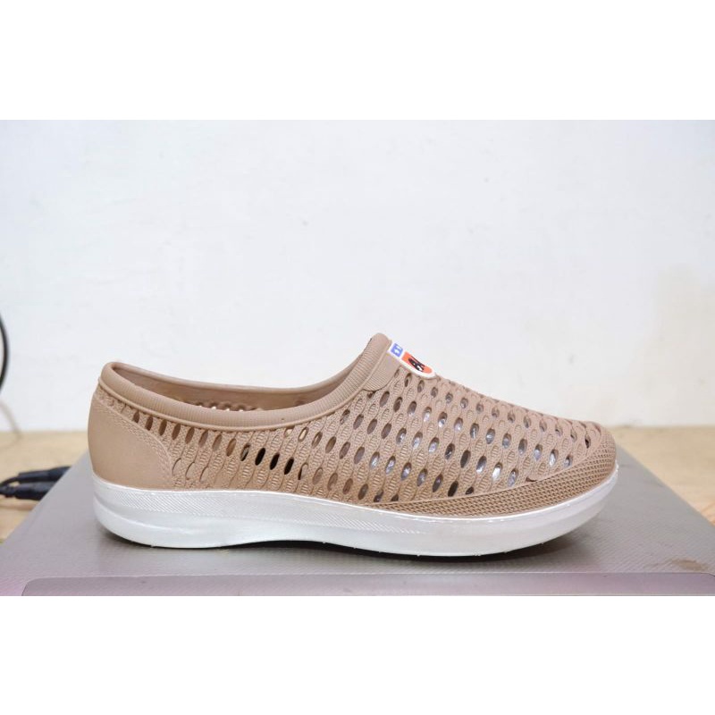 Sepatu Slip on wanita Flatshoes karet Anti air sepatu wanita karet sepatu kerja perempuan