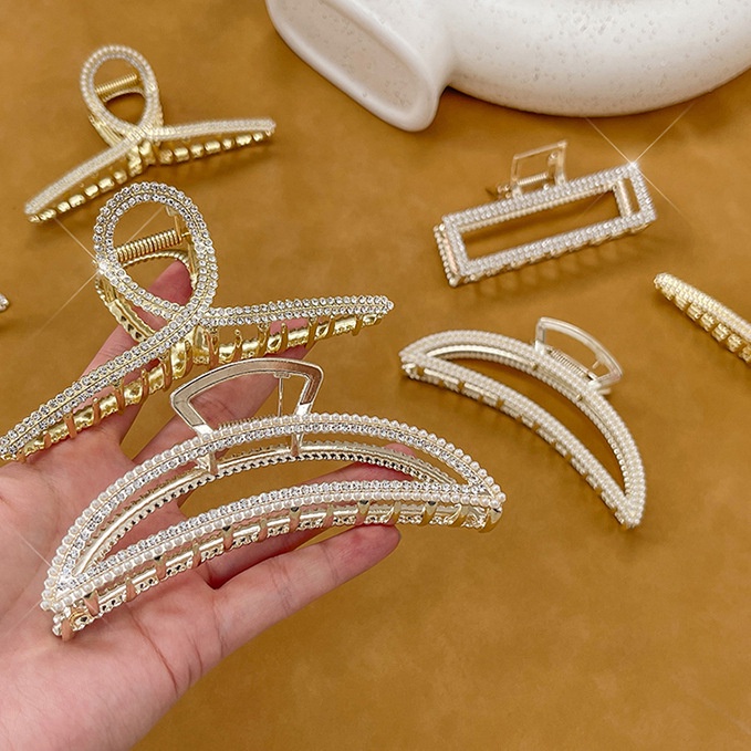 Jepit Rambut Bentuk Hiu Aksen Mutiara Dan Berlian Imitasi Untuk Wanita