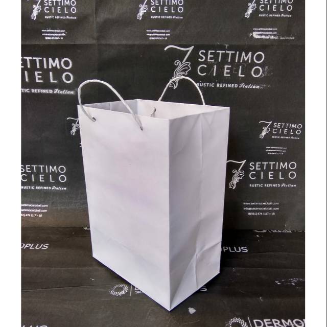 

Paperbag kecil kraft putih 150 gsm, pxlxt 15x9x21 & 18x6x23,