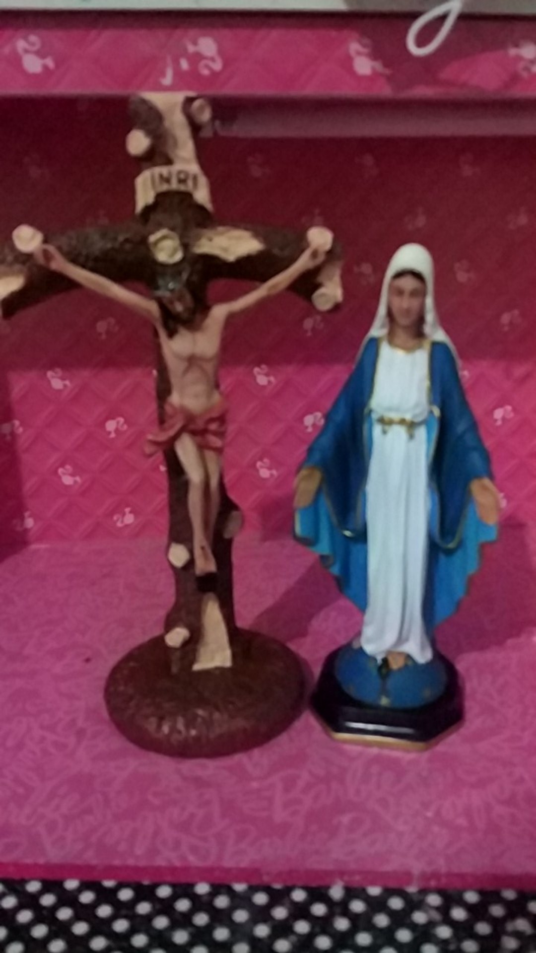 Salib Yesus Motif Pinus Duduk 28 Cm