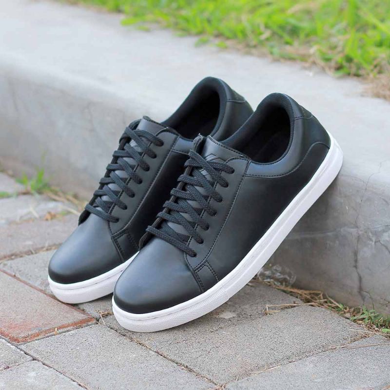 Bos - Sepatu Sneakers Putih Hitam Pria Cowok PERFECT CASUAL STYLE Kets Mills Keren Sepatu Santai Sekolah Hitam