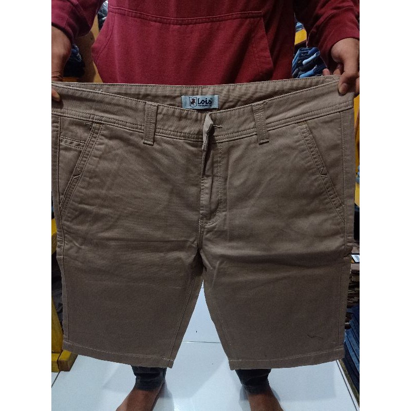 celana pendek chinos lois