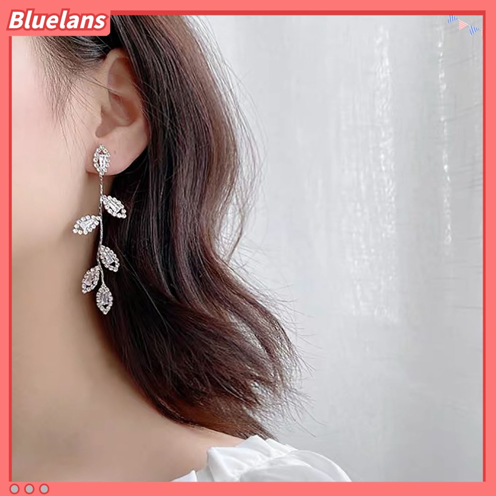 1 Pasang Anting Stud Cubic Zirconia Bentuk Daun Bahan Alloy Untuk Wanita