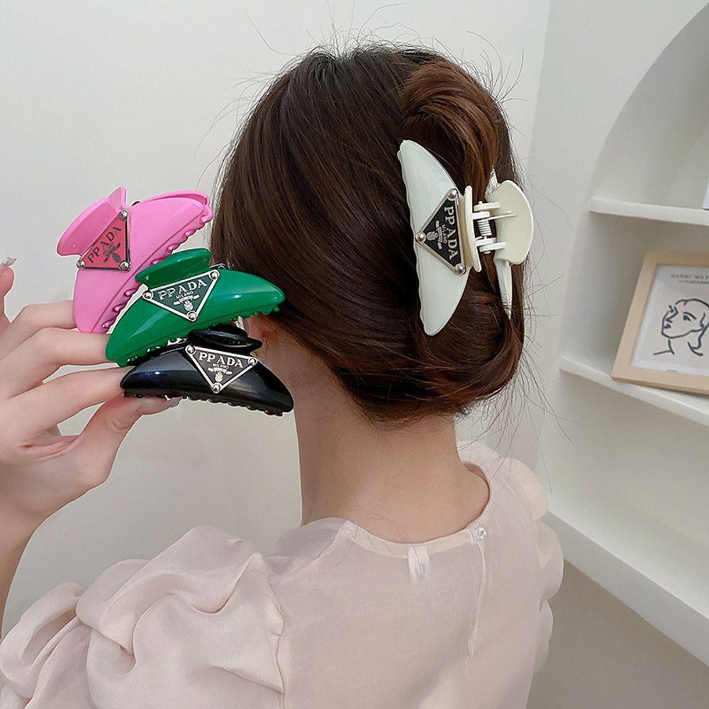 Needway   Wanita Cakar Rambut Elegan Retro Huruf Jepit Rambut Segitiga Akrilik Ponytail Holder