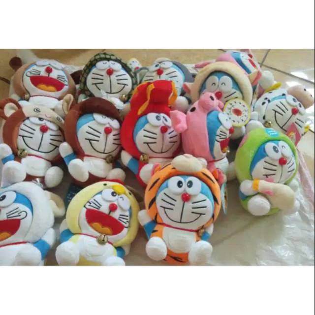 Boneka Gantungan Mobil Doraemon Topi Shio