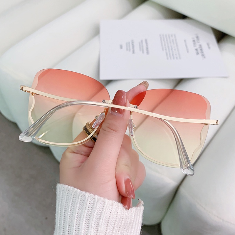 Kacamata Hitam Oversize Rimless Model Butterfly Gradasi Bahan Metal Untuk Wanita