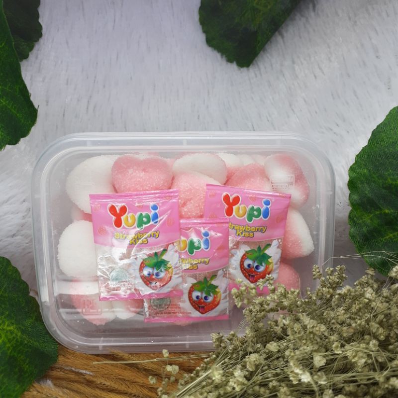 

PERMEN YUPI STRAWBERRY KISS | CEMILAN | BINGKISAN | PERMEN TOPLES | SOUVENIR MURAH | MAKANAN ANAK