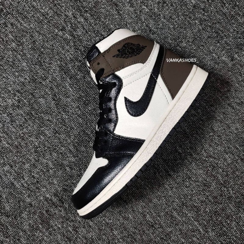 SEPATU NIKE AIR JORDAN 1 RETRO HIGH OG DARK MOCHA