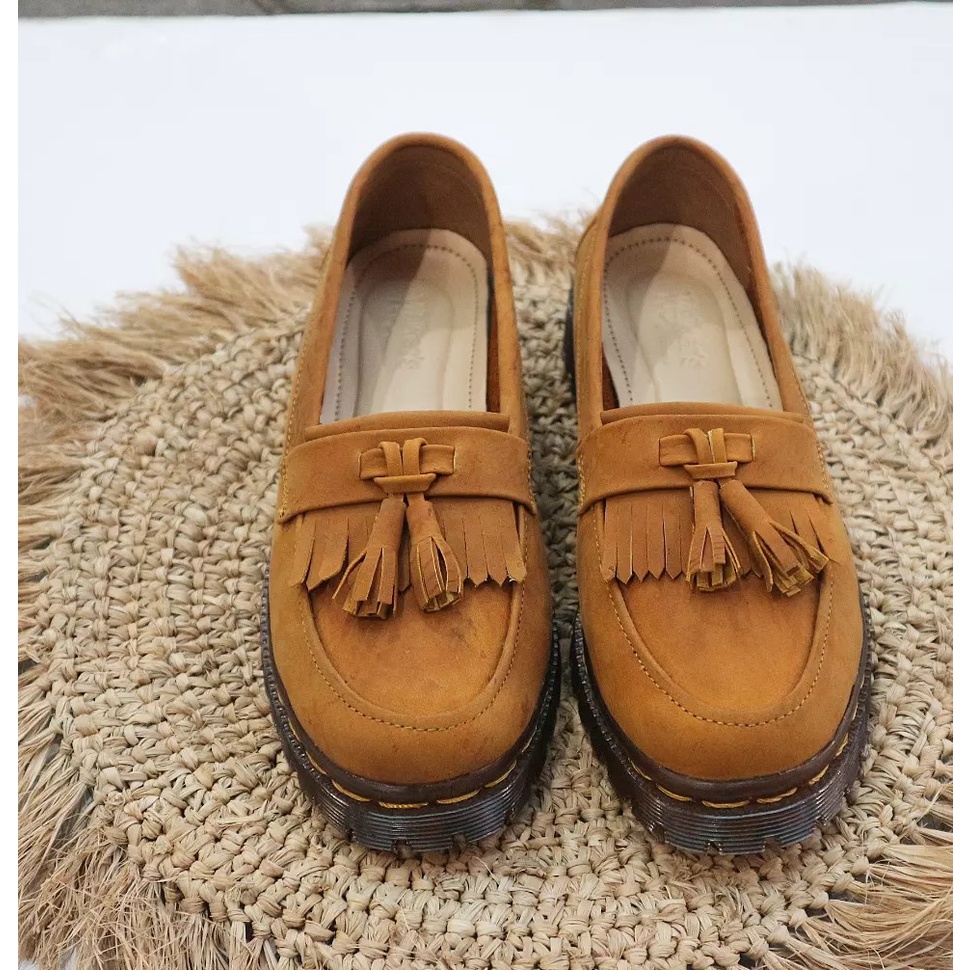 Sepatu Dokmart Wanita Loafer Kulit Cokelat Bros Up