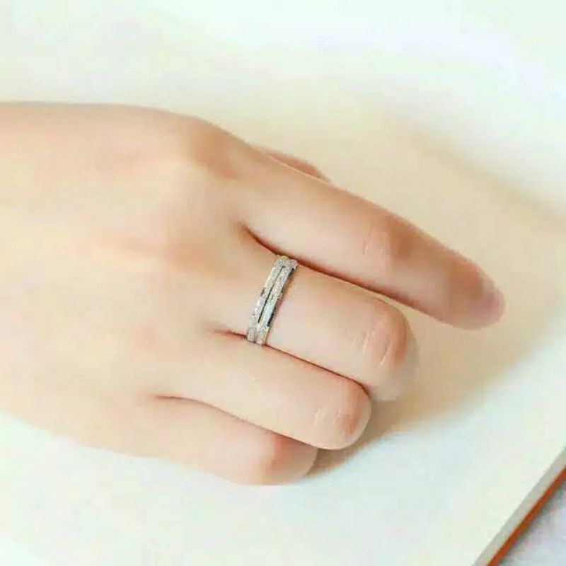 4s Grosir Solo || Cincin Titanium Pria Dan Wanita Motif Silver Pasir Garis Tengah || Cincin Couple Titanium PASIR GARIS SILVER Harga Satuan || Cincin titanium Anti Karat Dan Luntur