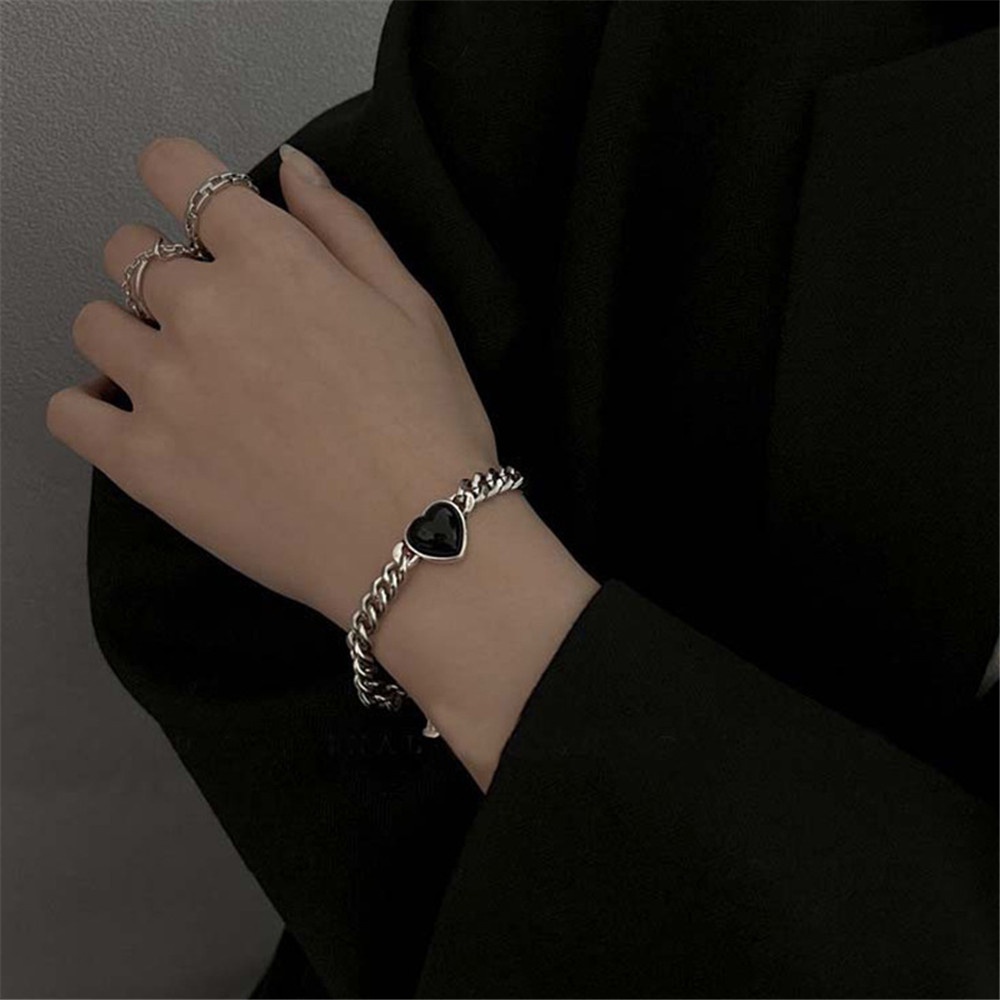 Hitam Cinta Hati Stainless Steel Kalung Rantai Klavikula Perhiasan untuk Wanita