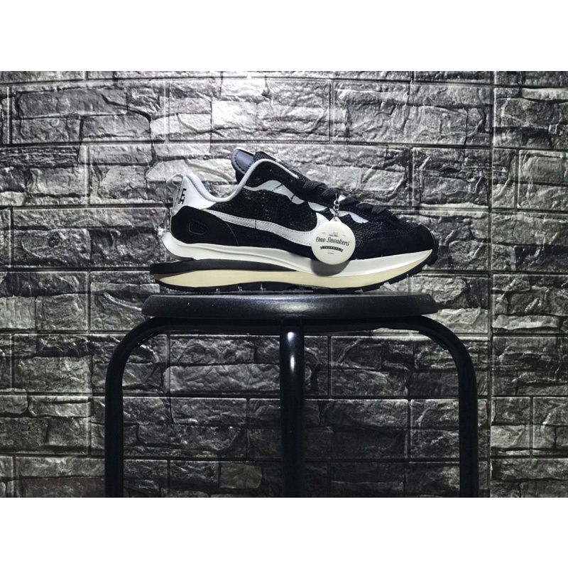 SEPATU SNEAKERS VAPORWAFFLE x SACAI BLACK SUMMIT WHITE PURE PLATINUM-2