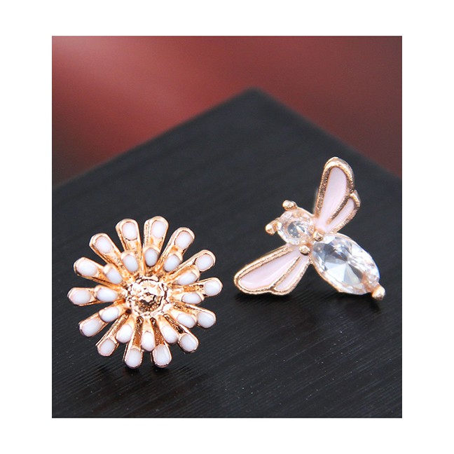 LRC Anting Tusuk Fashion 925 Silver Small Chrysanthemum Bee Asymmetric Earrings A58549