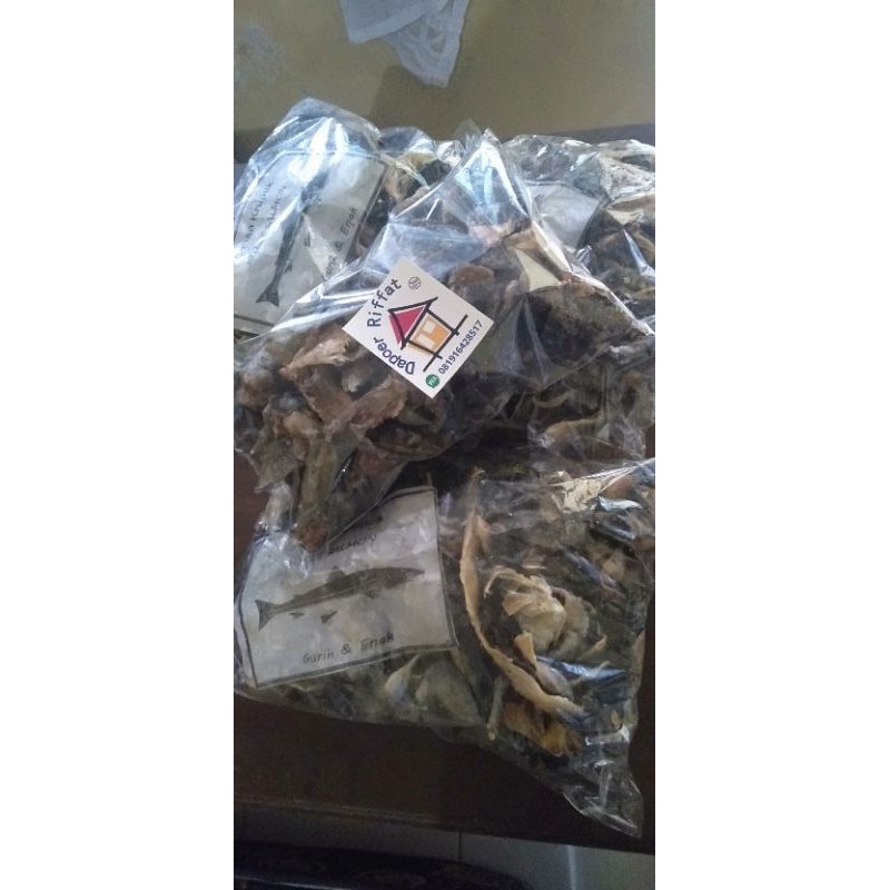 

kerupuk kulit ikan salmon