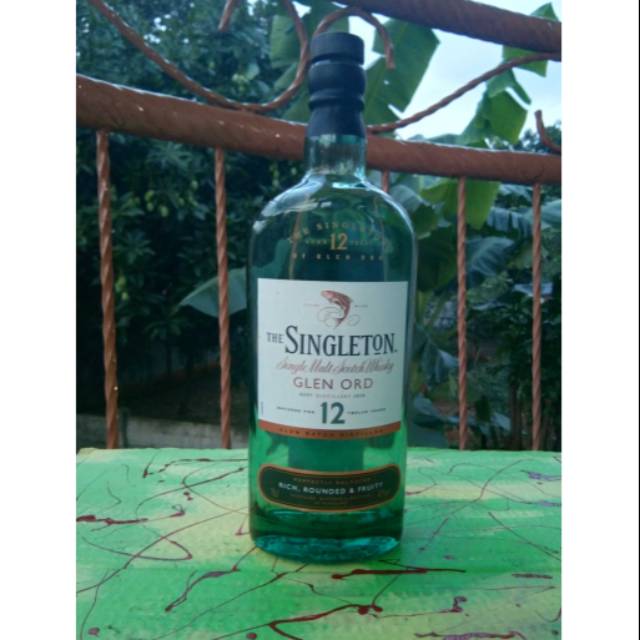 Botol pajangan bekas minuman keras singleton