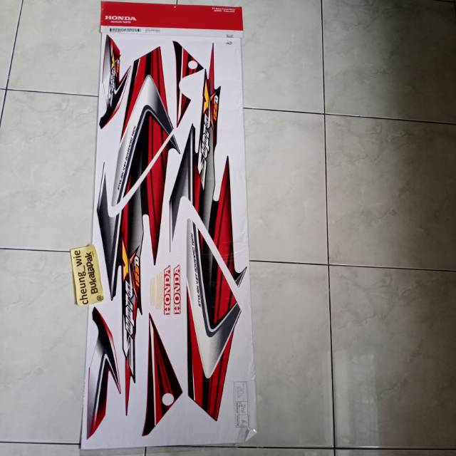 lis body Stiker striping Honda Supra X 125 D 2006 Merah Hitam asli ori HGP AHM 871X0KTMN00ZE