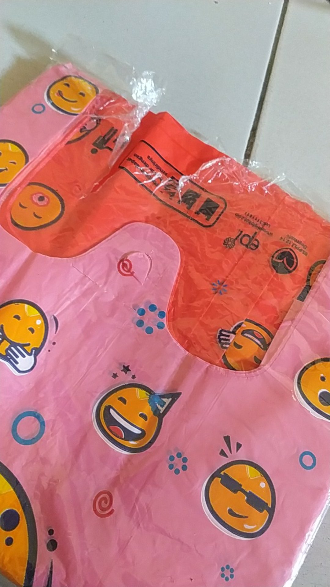 Kantong Plastik Smile Ukuran 28