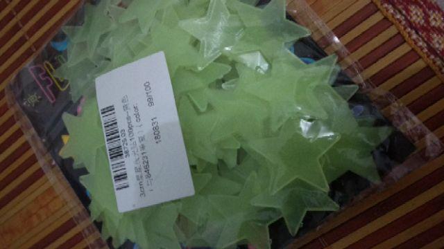 100pcs Stiker Dinding Glow In The Dark Bentuk Bintang