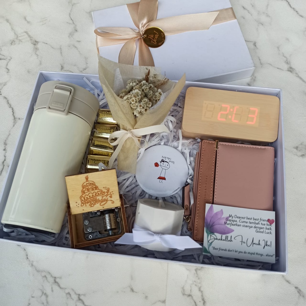 

Bliss Box Sweety White (Hampers/Gift Box /Kado UlTah/Kado Wisuda/Kado Anniversary/Souvenir)