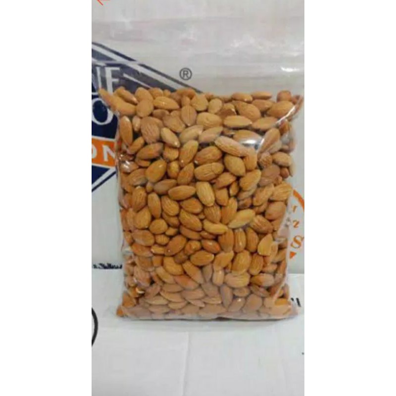 

KACANG ALMOND MENTAH KUPAS PREMIUM 500g (uk 27/30)