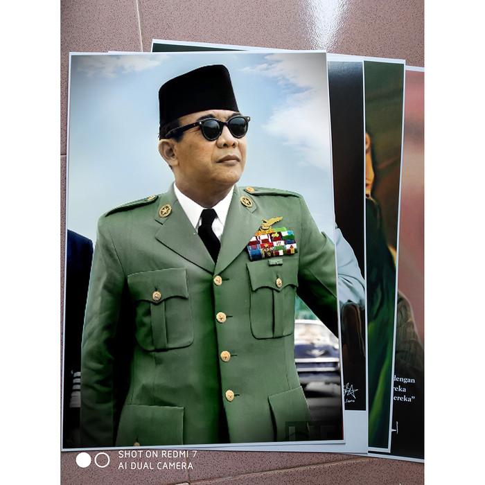 BISA COD POSTER UK: 40*60cm Bahan LUSTER UV Bisa REQUEST FOTO BUNG KARNO