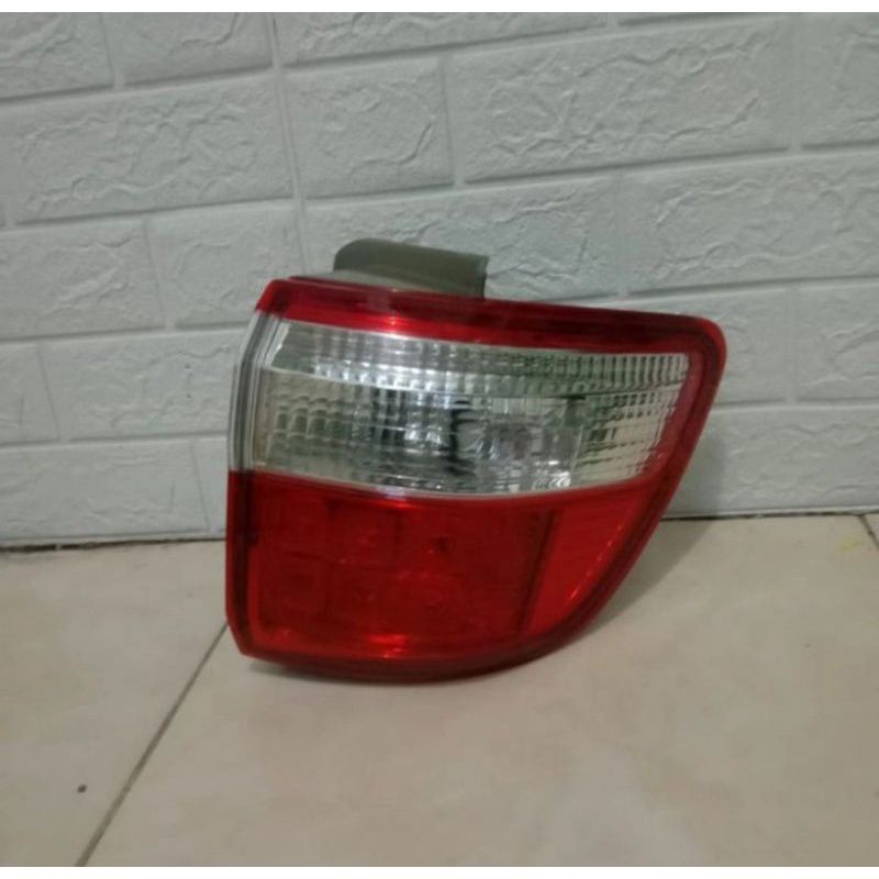 stoplamp toyota fortuner 2010