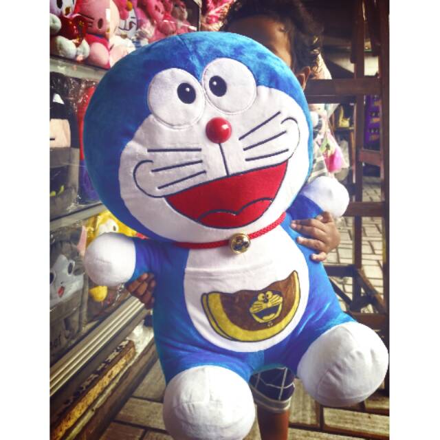 BONEKA DORAEMON BESAR
