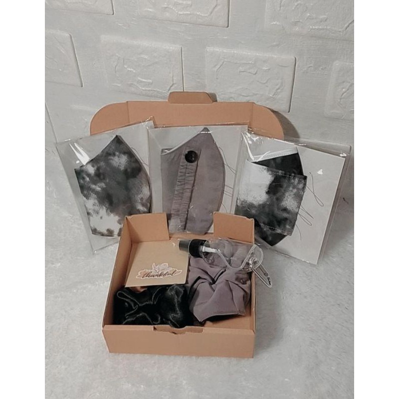 

Gift Box Birthday | Anniversary | Hadiah murah meriah | Masker Couple