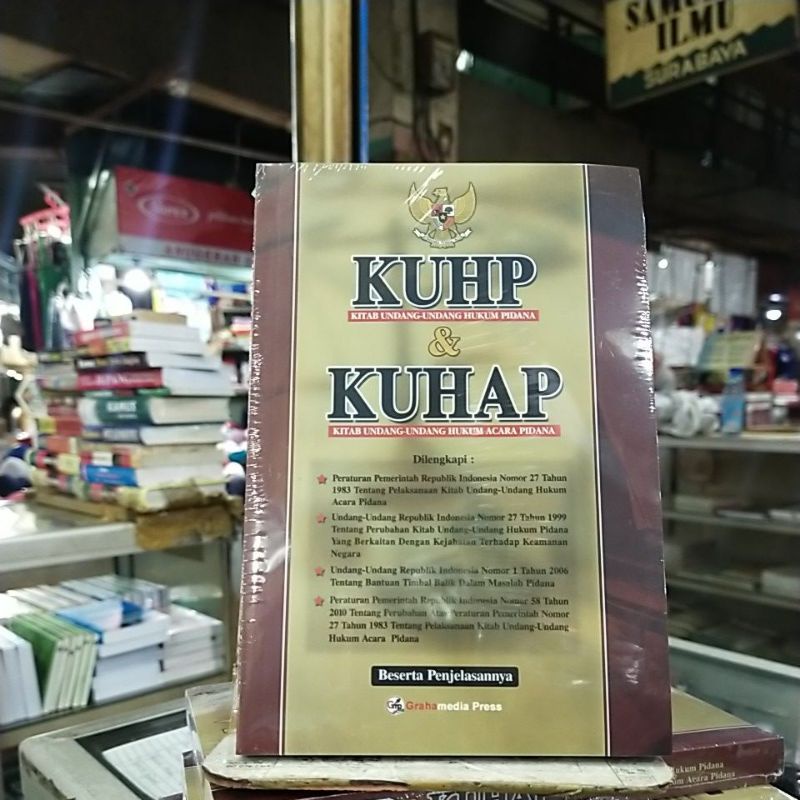 BUKU KUHP DAN KUHAP Beserta Penjelasannya.