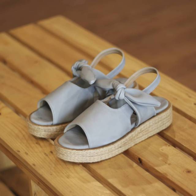Sepatu hellena - df shoes