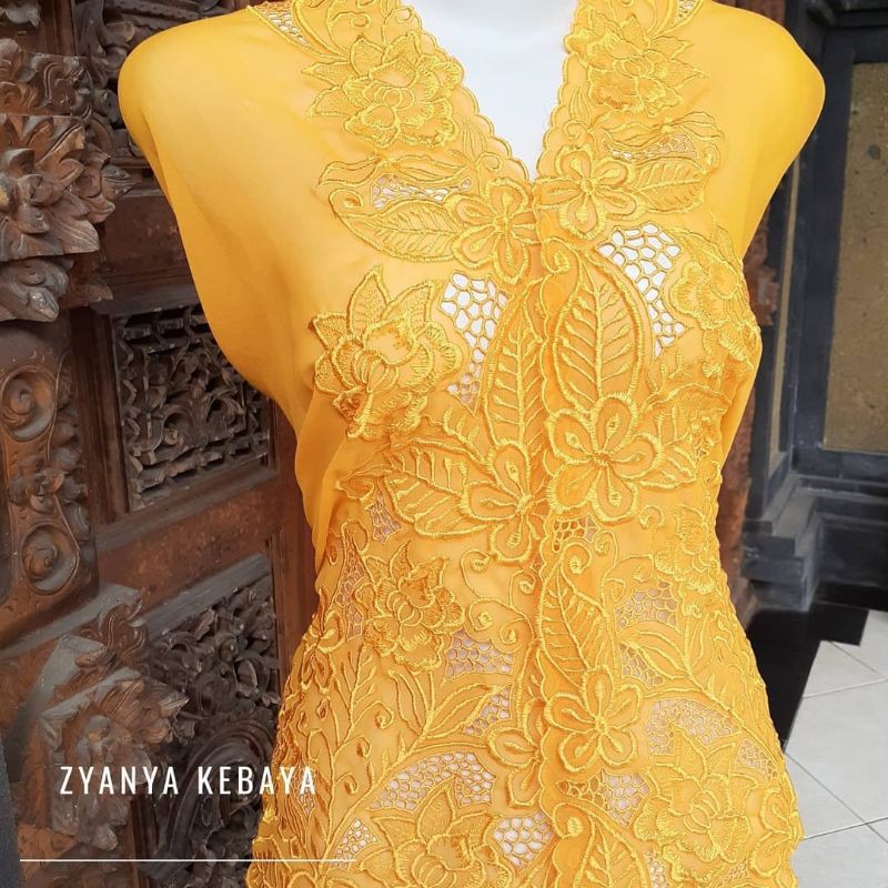 Kain kebaya bordir sutra crepe motif rosemary kuning cempaka