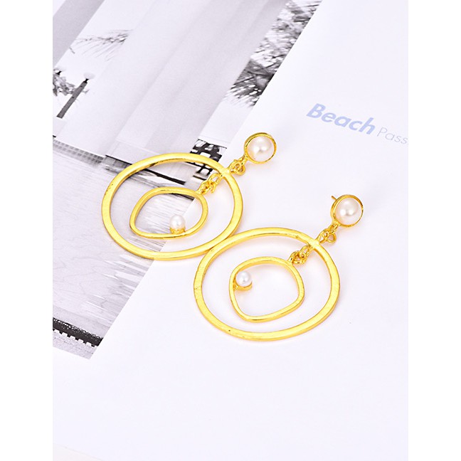 LRC Anting Tusuk Fashion Gold Alloy Pearl Circle Earrings F46821