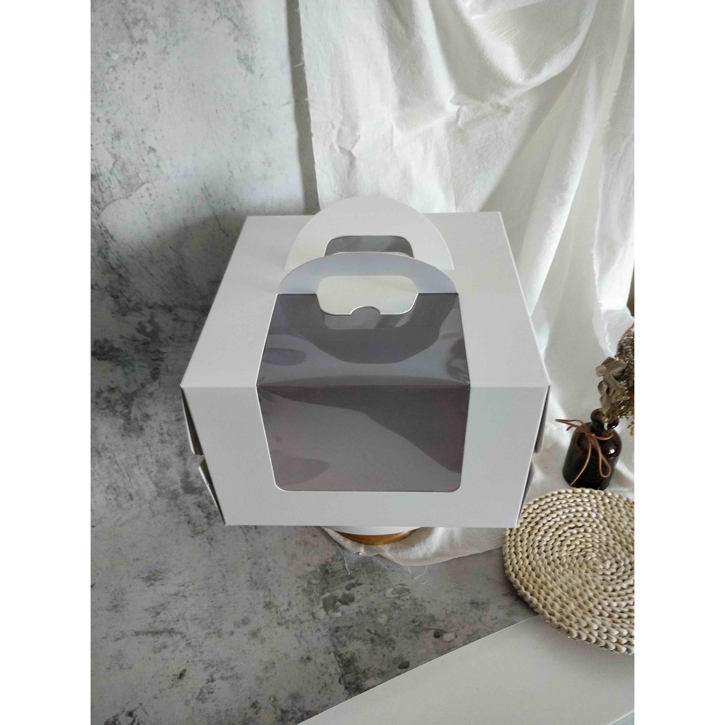 

Box Kotak Dus Kue Besar Handle Gable Mika Putih plus alas 26*26*17