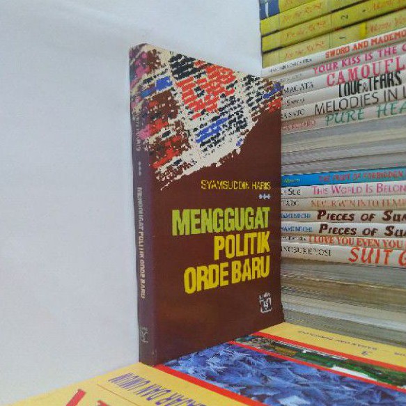 ORIGINAL MENGGUGAT POLITIK ORDE BARU  Shopee Indonesia